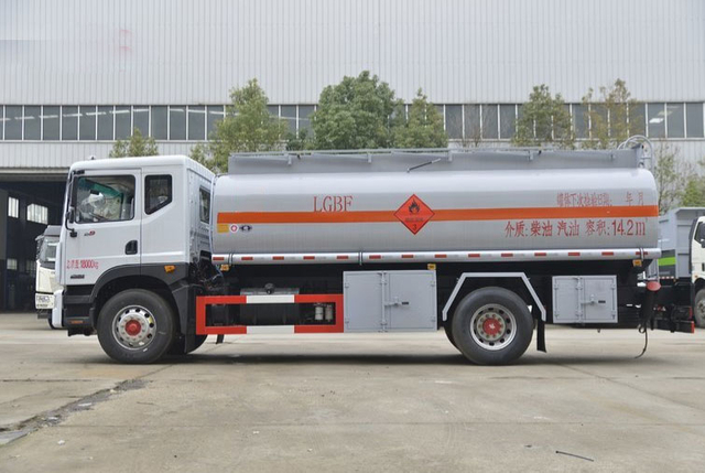 Lori Tangki Petrol Diesel 12CBM 10TON